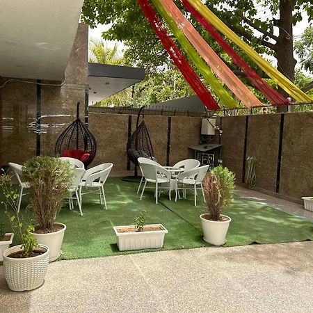 ホテル Tanvi Premium Residency Near Artemis Hospital, Gurugram グルガウン エクステリア 写真