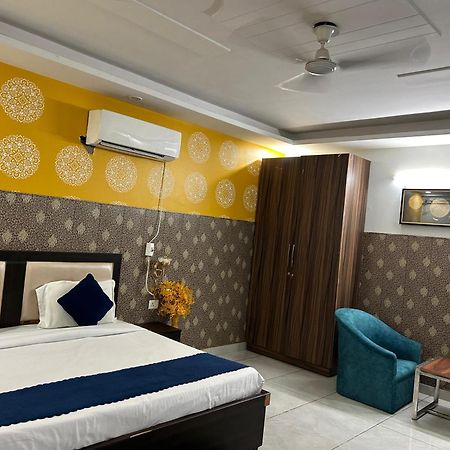ホテル Tanvi Premium Residency Near Artemis Hospital, Gurugram グルガウン エクステリア 写真