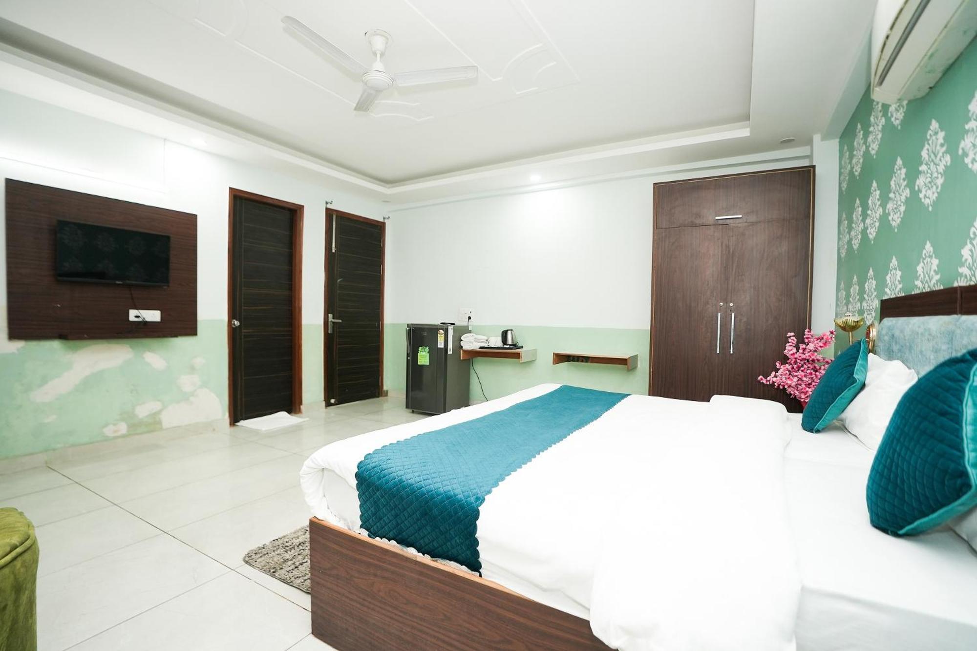 ホテル Tanvi Premium Residency Near Artemis Hospital, Gurugram グルガウン エクステリア 写真