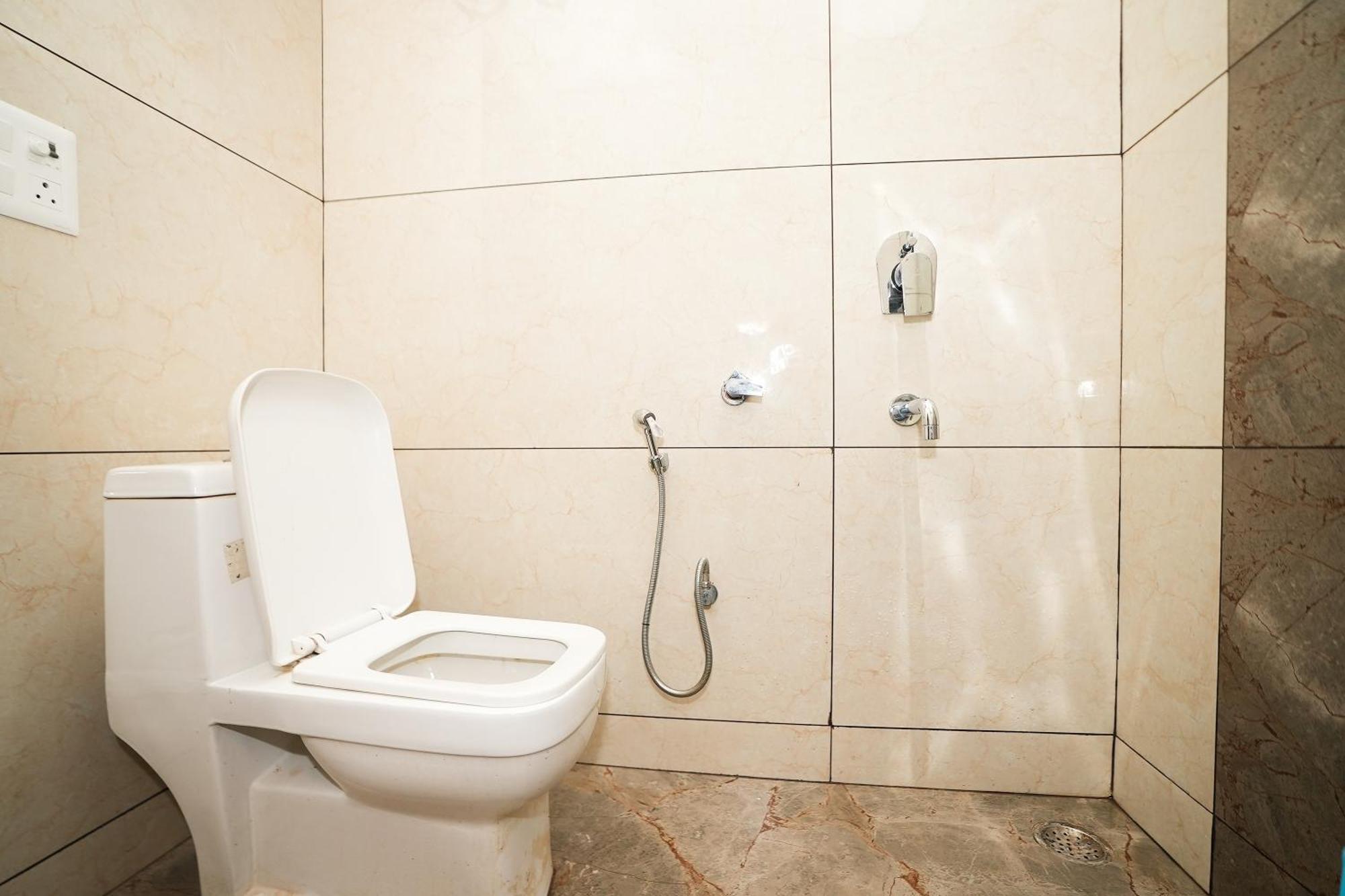 ホテル Tanvi Premium Residency Near Artemis Hospital, Gurugram グルガウン エクステリア 写真
