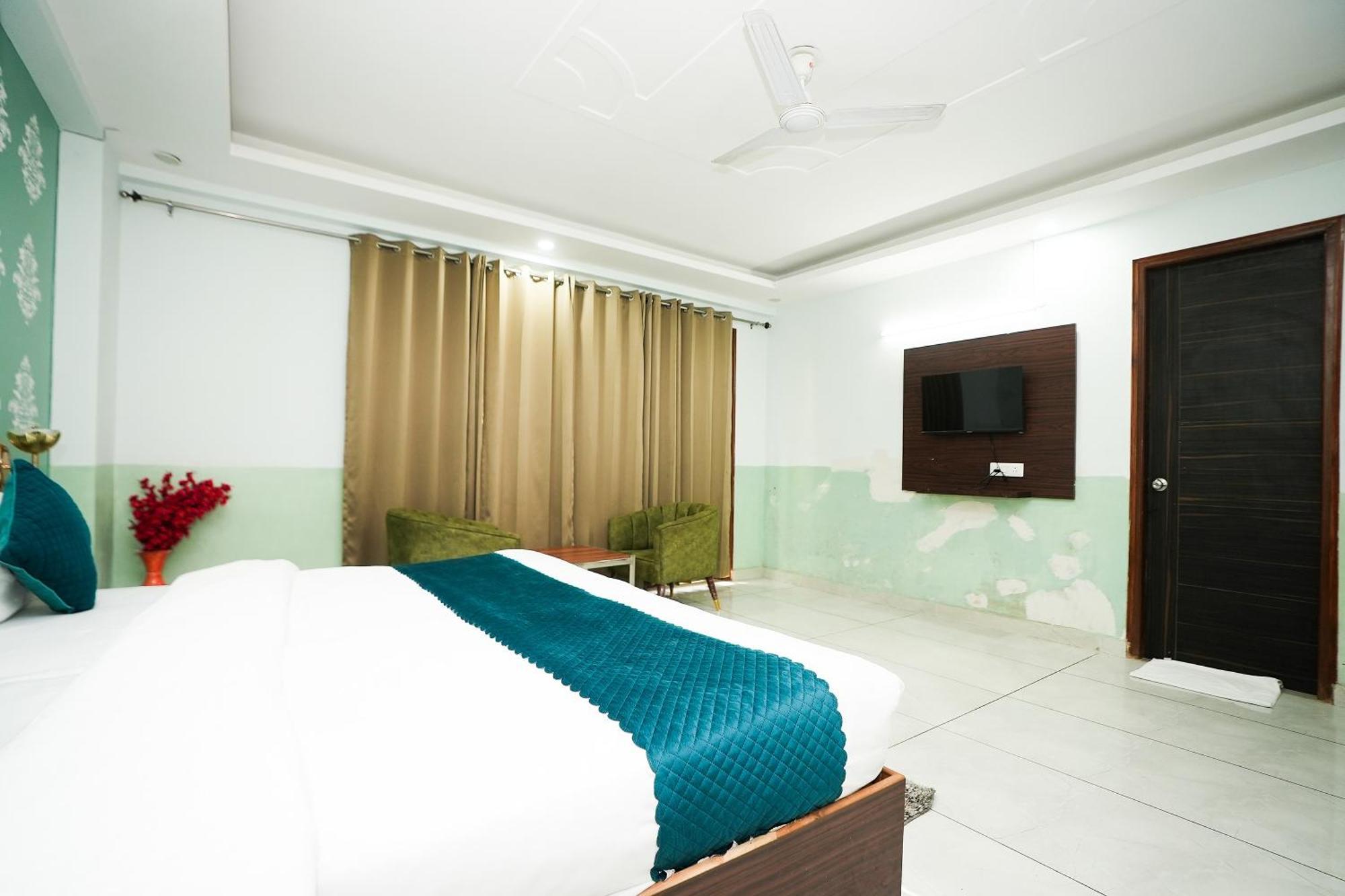 ホテル Tanvi Premium Residency Near Artemis Hospital, Gurugram グルガウン エクステリア 写真