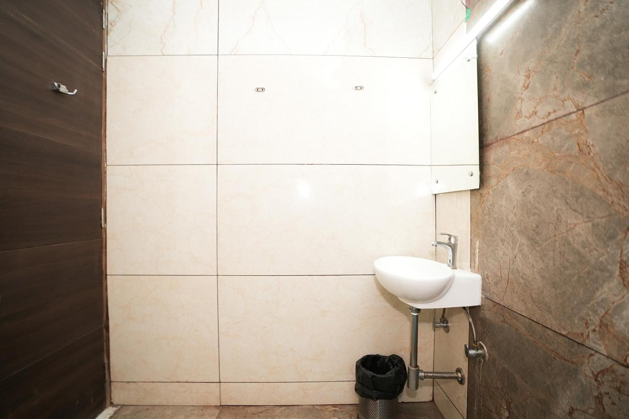 ホテル Tanvi Premium Residency Near Artemis Hospital, Gurugram グルガウン エクステリア 写真