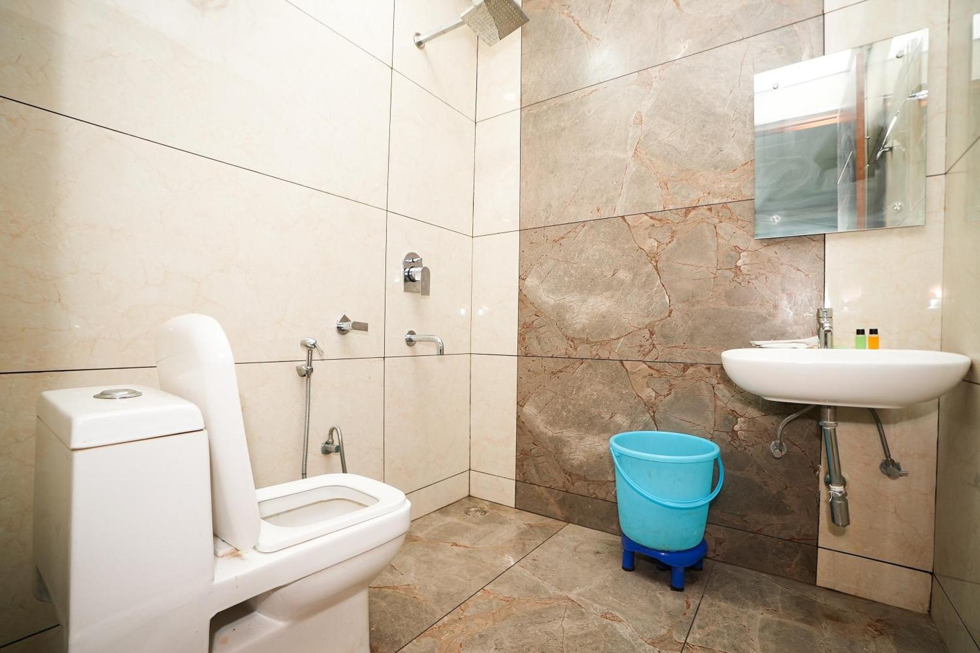 ホテル Tanvi Premium Residency Near Artemis Hospital, Gurugram グルガウン エクステリア 写真