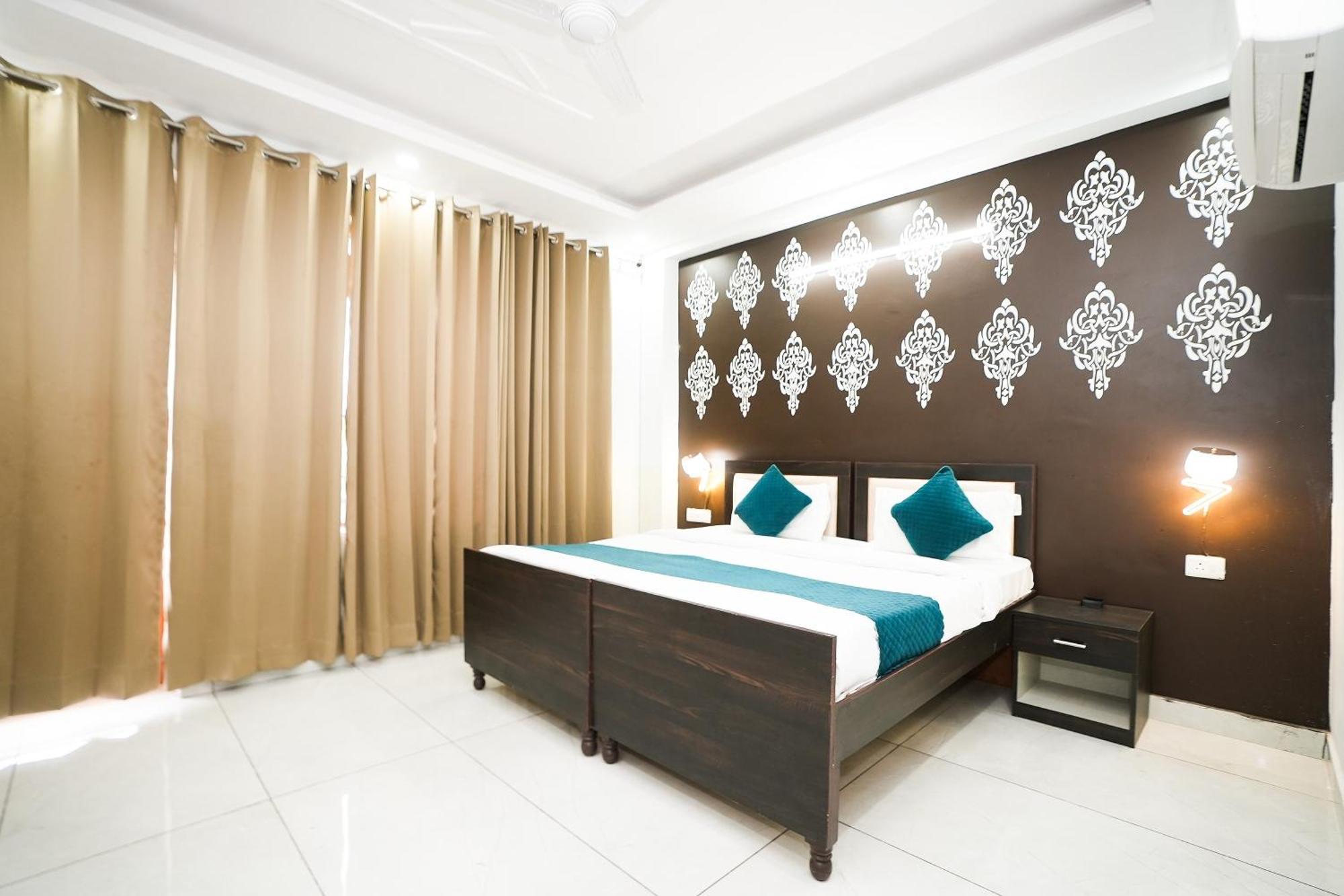 ホテル Tanvi Premium Residency Near Artemis Hospital, Gurugram グルガウン エクステリア 写真