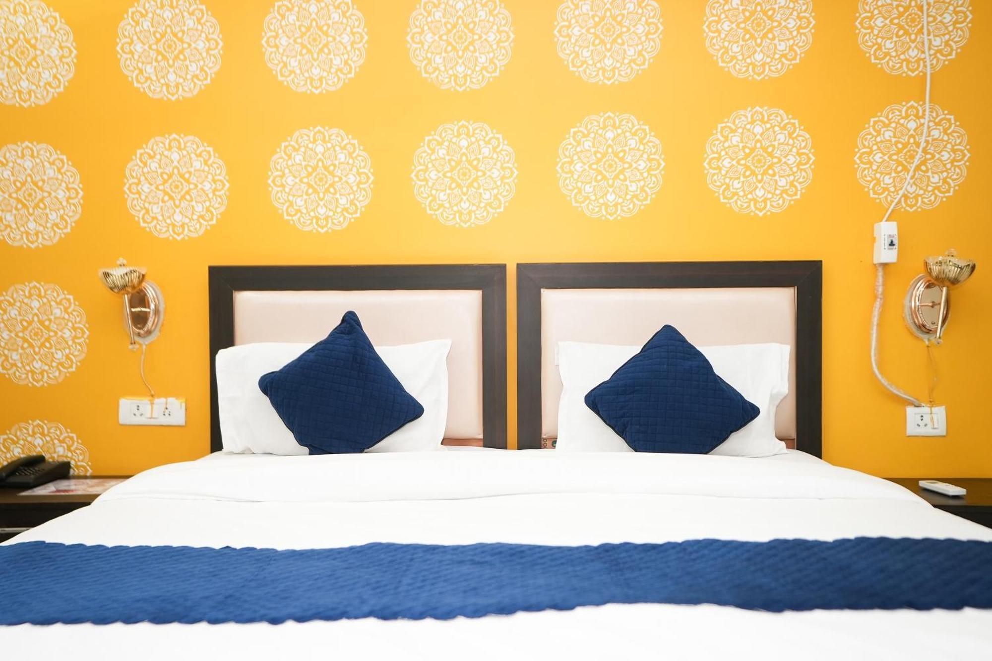 ホテル Tanvi Premium Residency Near Artemis Hospital, Gurugram グルガウン エクステリア 写真