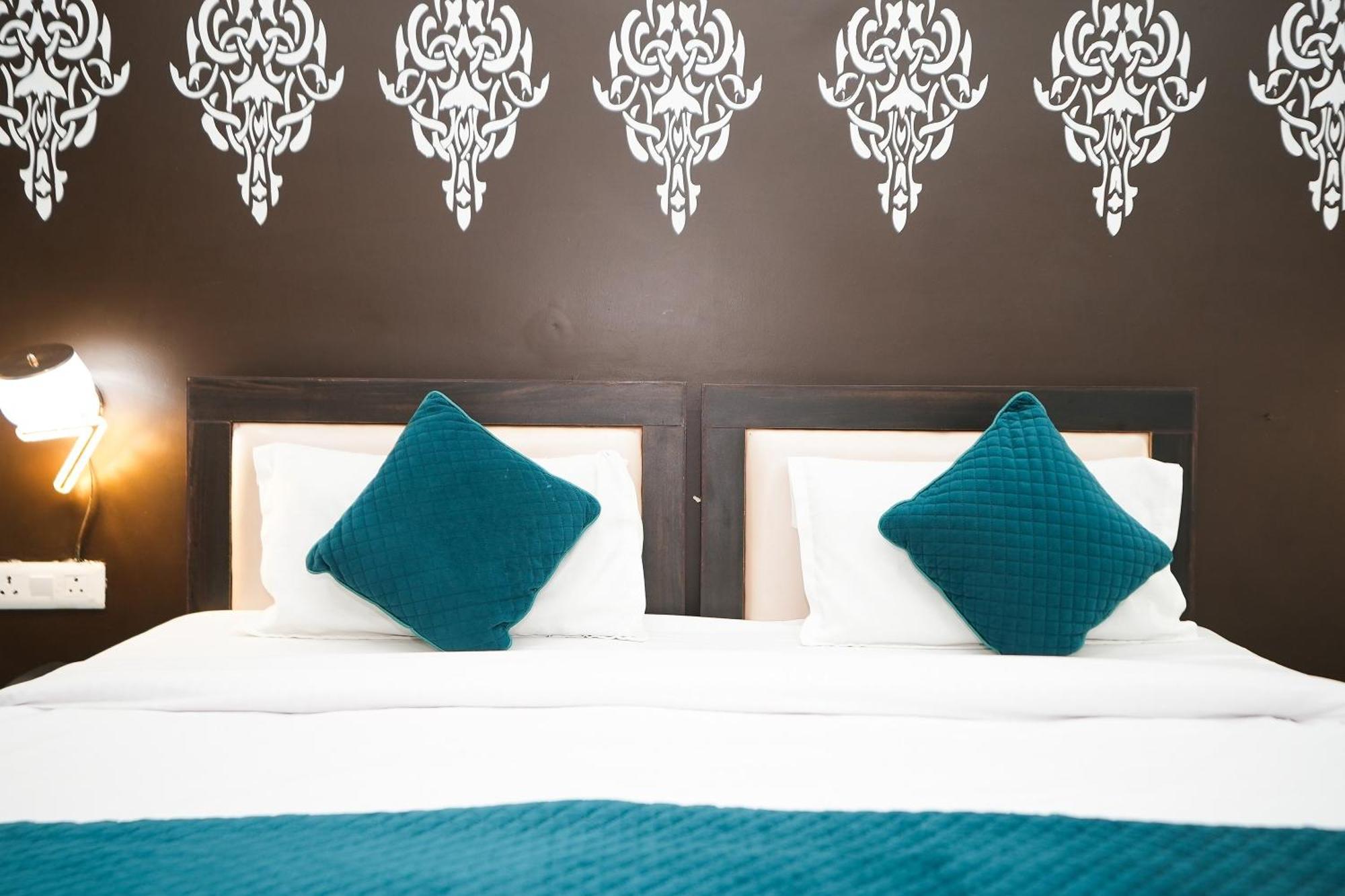 ホテル Tanvi Premium Residency Near Artemis Hospital, Gurugram グルガウン エクステリア 写真