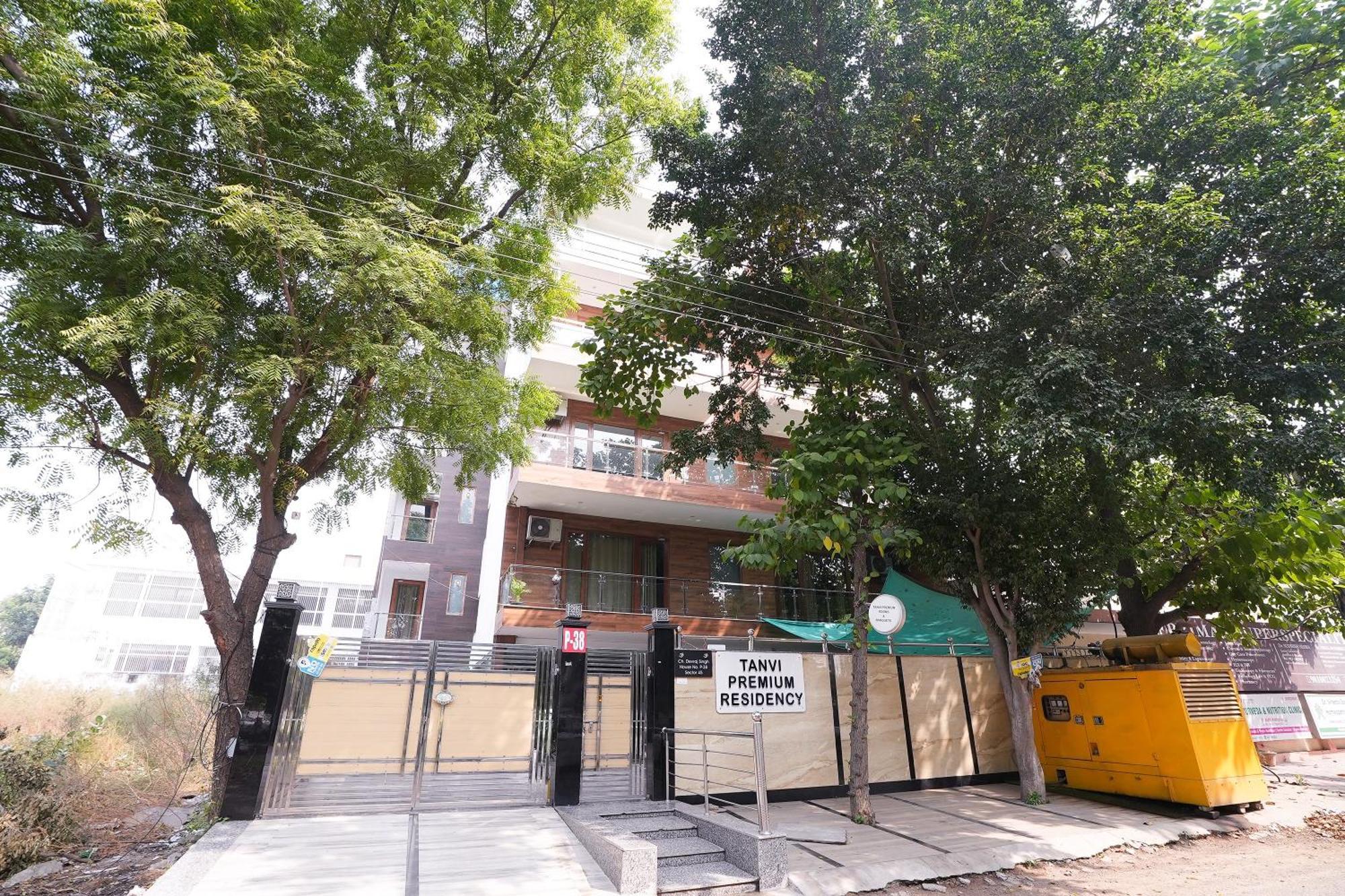 ホテル Tanvi Premium Residency Near Artemis Hospital, Gurugram グルガウン エクステリア 写真