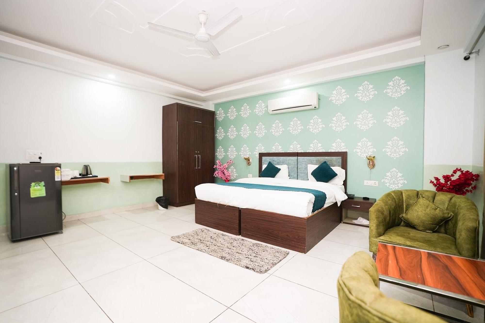 ホテル Tanvi Premium Residency Near Artemis Hospital, Gurugram グルガウン エクステリア 写真