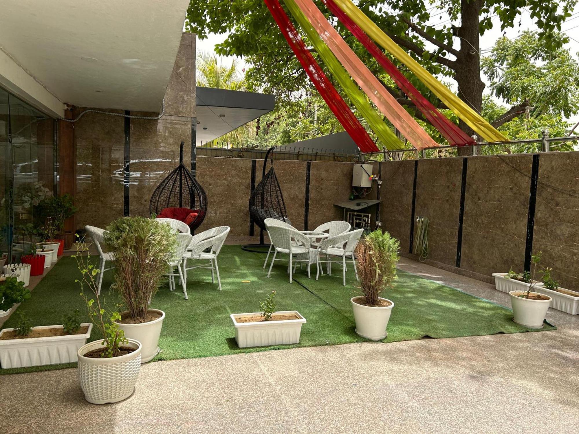 ホテル Tanvi Premium Residency Near Artemis Hospital, Gurugram グルガウン エクステリア 写真