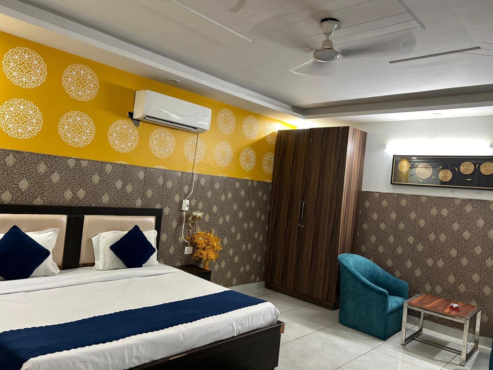 ホテル Tanvi Premium Residency Near Artemis Hospital, Gurugram グルガウン エクステリア 写真