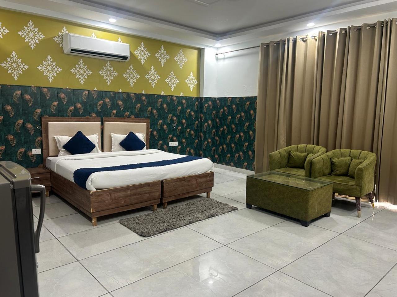 ホテル Tanvi Premium Residency Near Artemis Hospital, Gurugram グルガウン エクステリア 写真