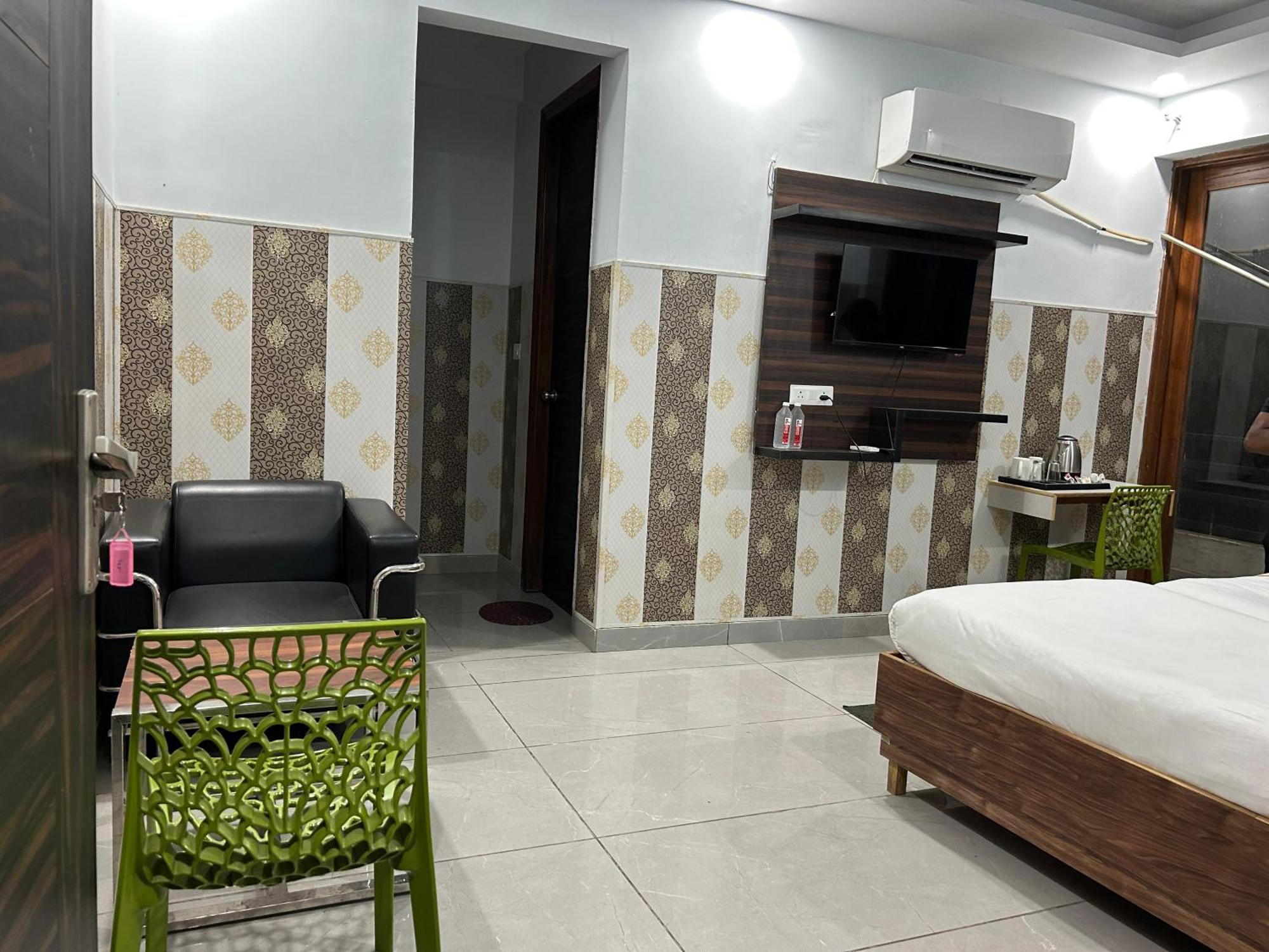 ホテル Tanvi Premium Residency Near Artemis Hospital, Gurugram グルガウン エクステリア 写真