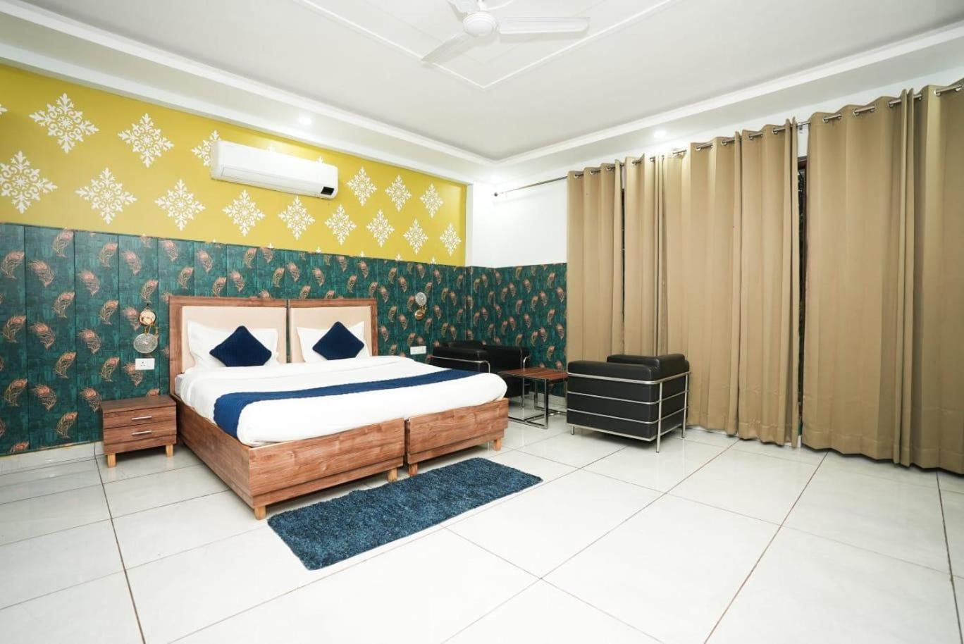 ホテル Tanvi Premium Residency Near Artemis Hospital, Gurugram グルガウン エクステリア 写真