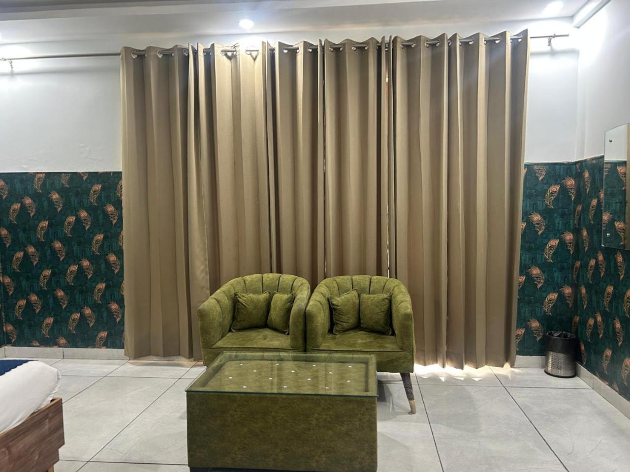 ホテル Tanvi Premium Residency Near Artemis Hospital, Gurugram グルガウン エクステリア 写真