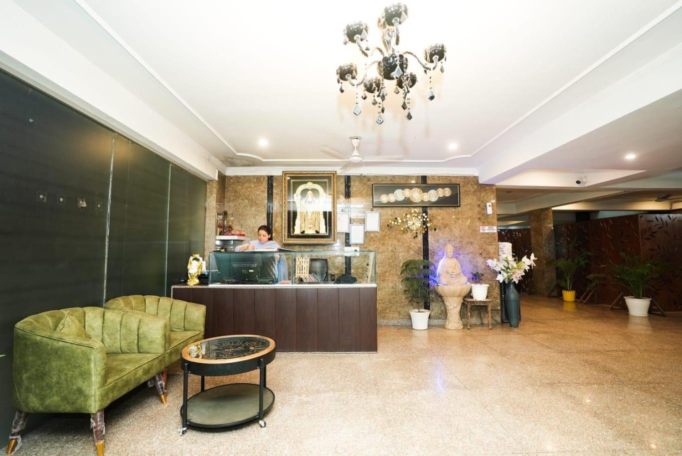ホテル Tanvi Premium Residency Near Artemis Hospital, Gurugram グルガウン エクステリア 写真