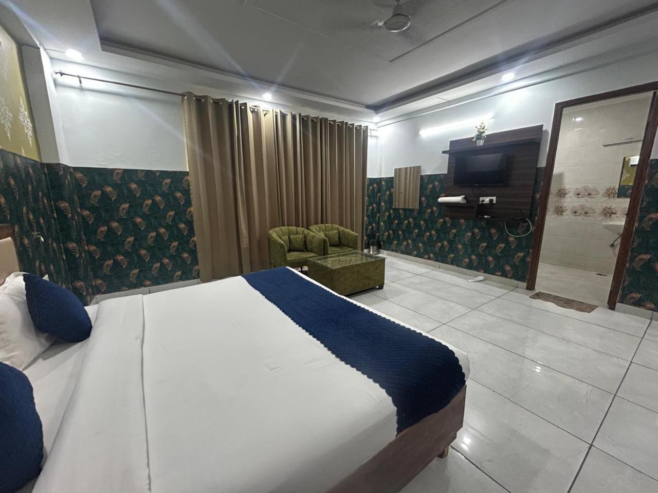 ホテル Tanvi Premium Residency Near Artemis Hospital, Gurugram グルガウン エクステリア 写真