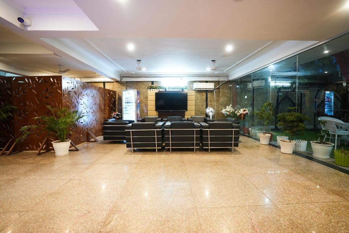 ホテル Tanvi Premium Residency Near Artemis Hospital, Gurugram グルガウン エクステリア 写真