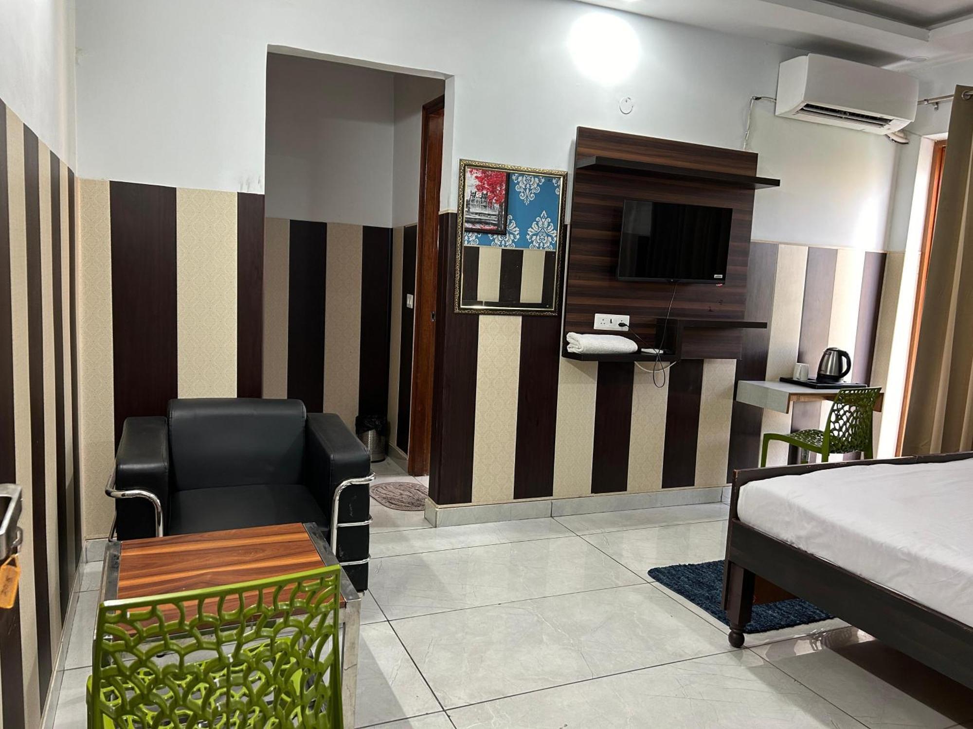 ホテル Tanvi Premium Residency Near Artemis Hospital, Gurugram グルガウン エクステリア 写真