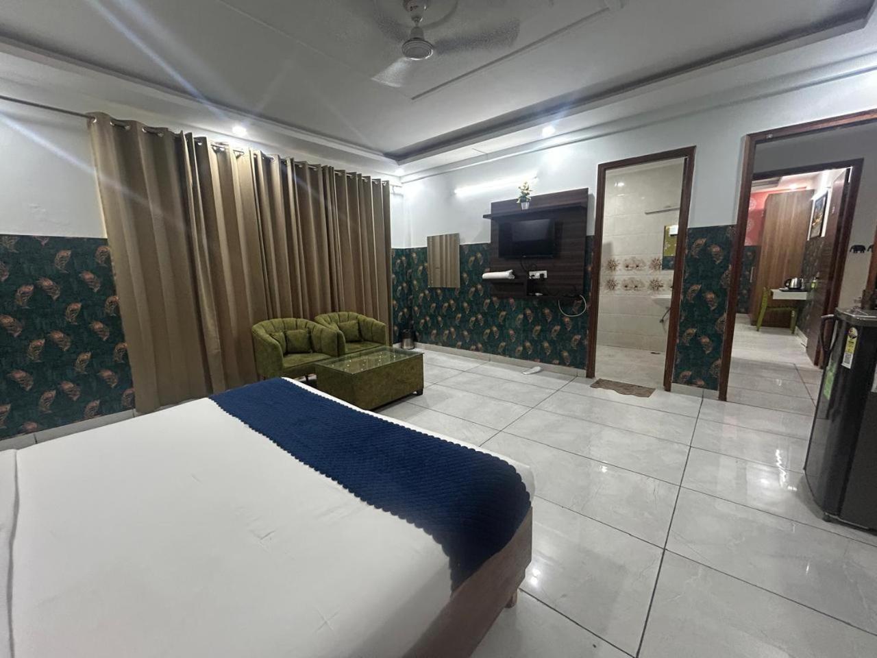 ホテル Tanvi Premium Residency Near Artemis Hospital, Gurugram グルガウン エクステリア 写真