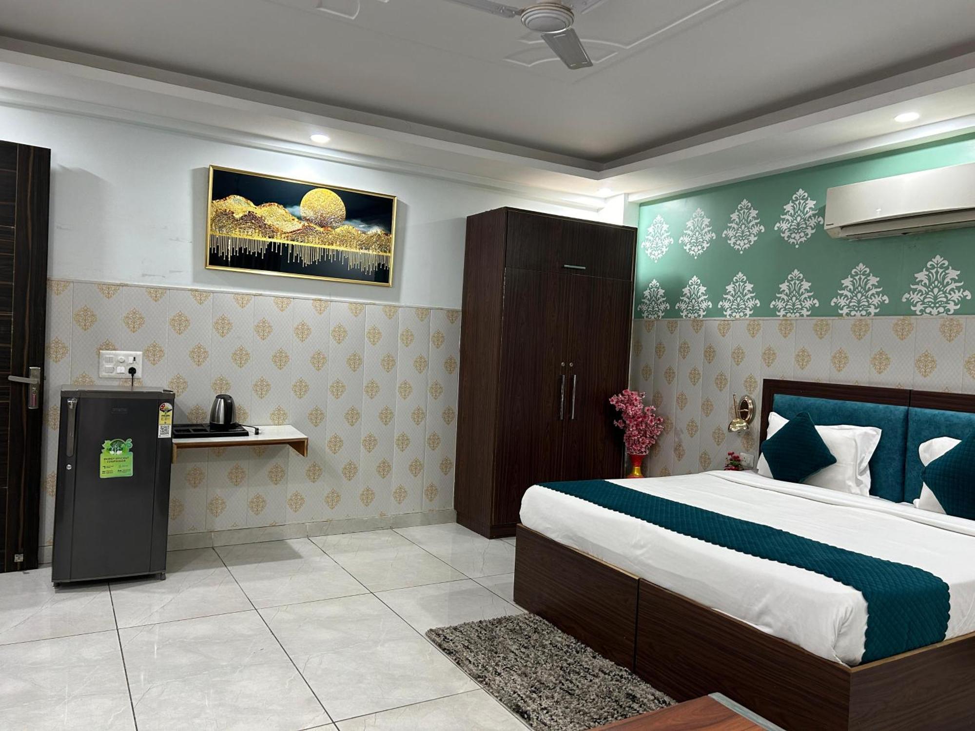 ホテル Tanvi Premium Residency Near Artemis Hospital, Gurugram グルガウン エクステリア 写真