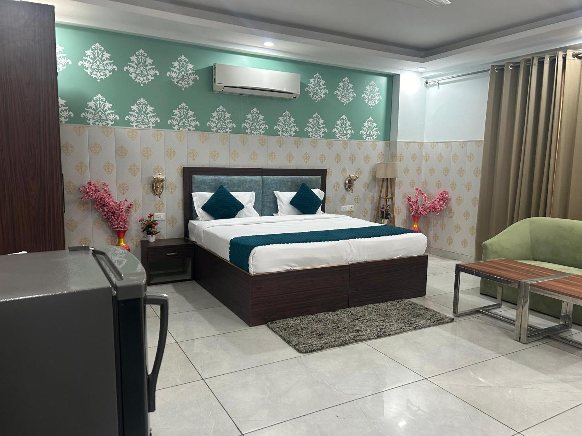 ホテル Tanvi Premium Residency Near Artemis Hospital, Gurugram グルガウン エクステリア 写真