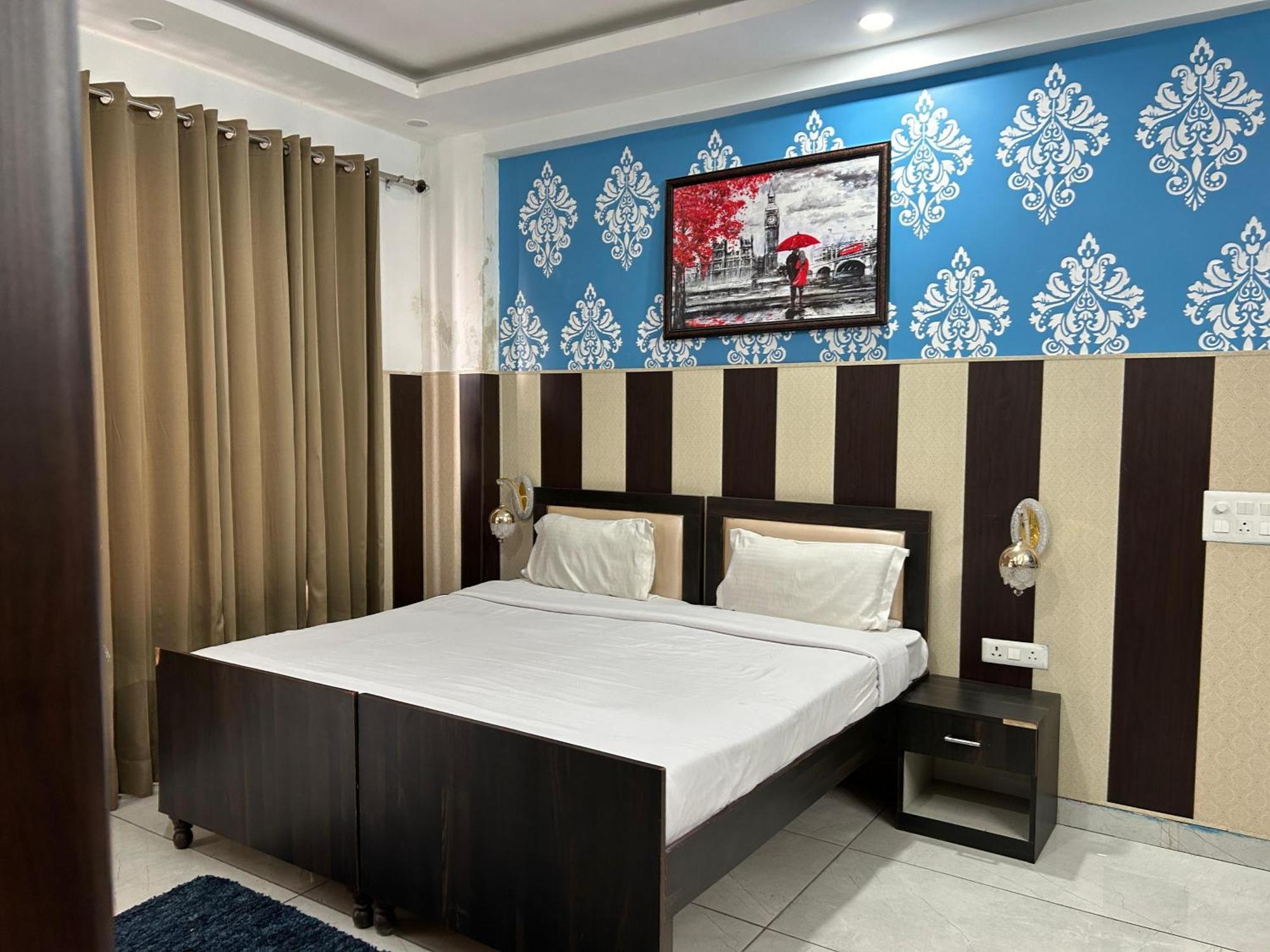ホテル Tanvi Premium Residency Near Artemis Hospital, Gurugram グルガウン エクステリア 写真
