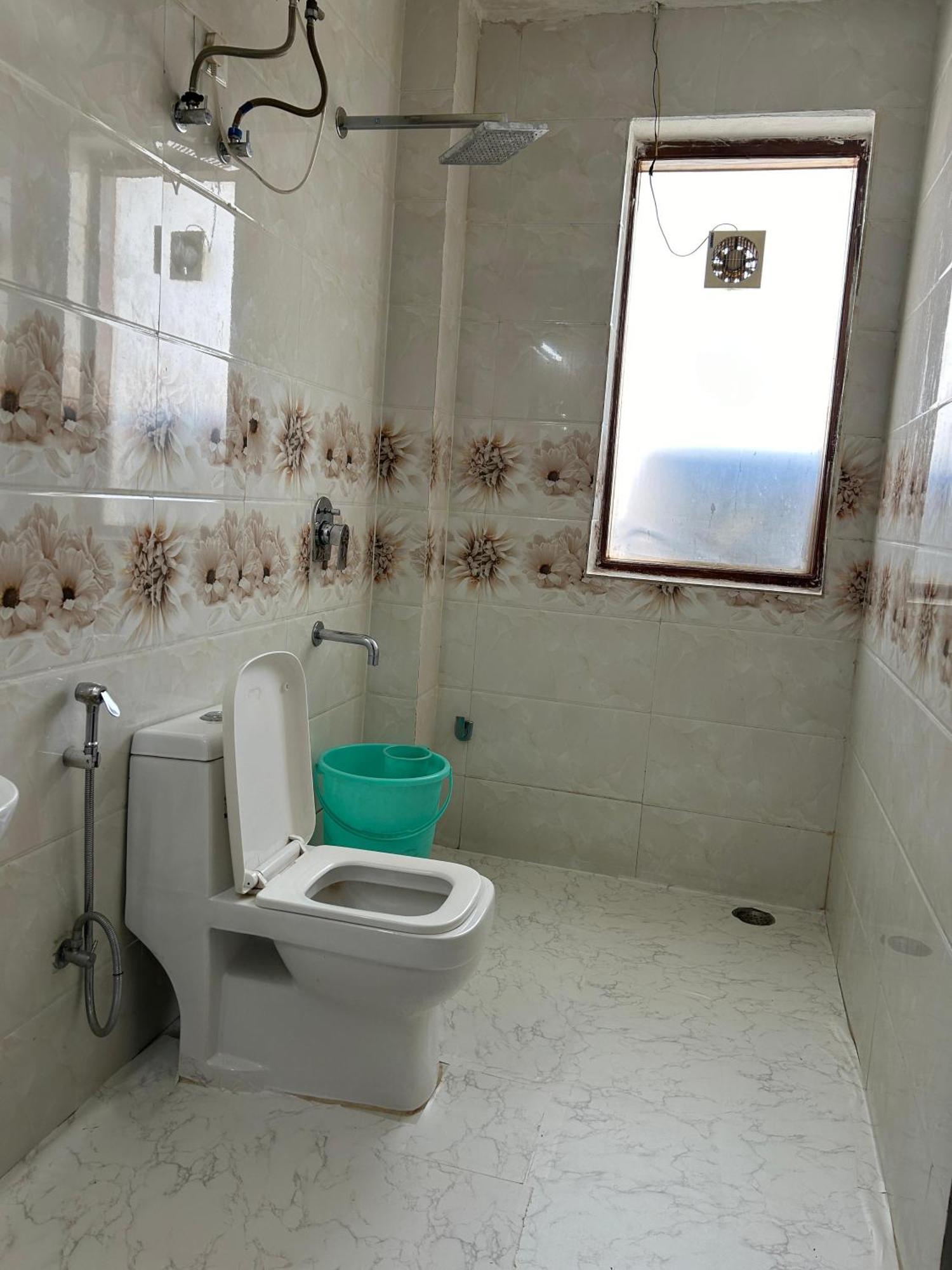 ホテル Tanvi Premium Residency Near Artemis Hospital, Gurugram グルガウン エクステリア 写真