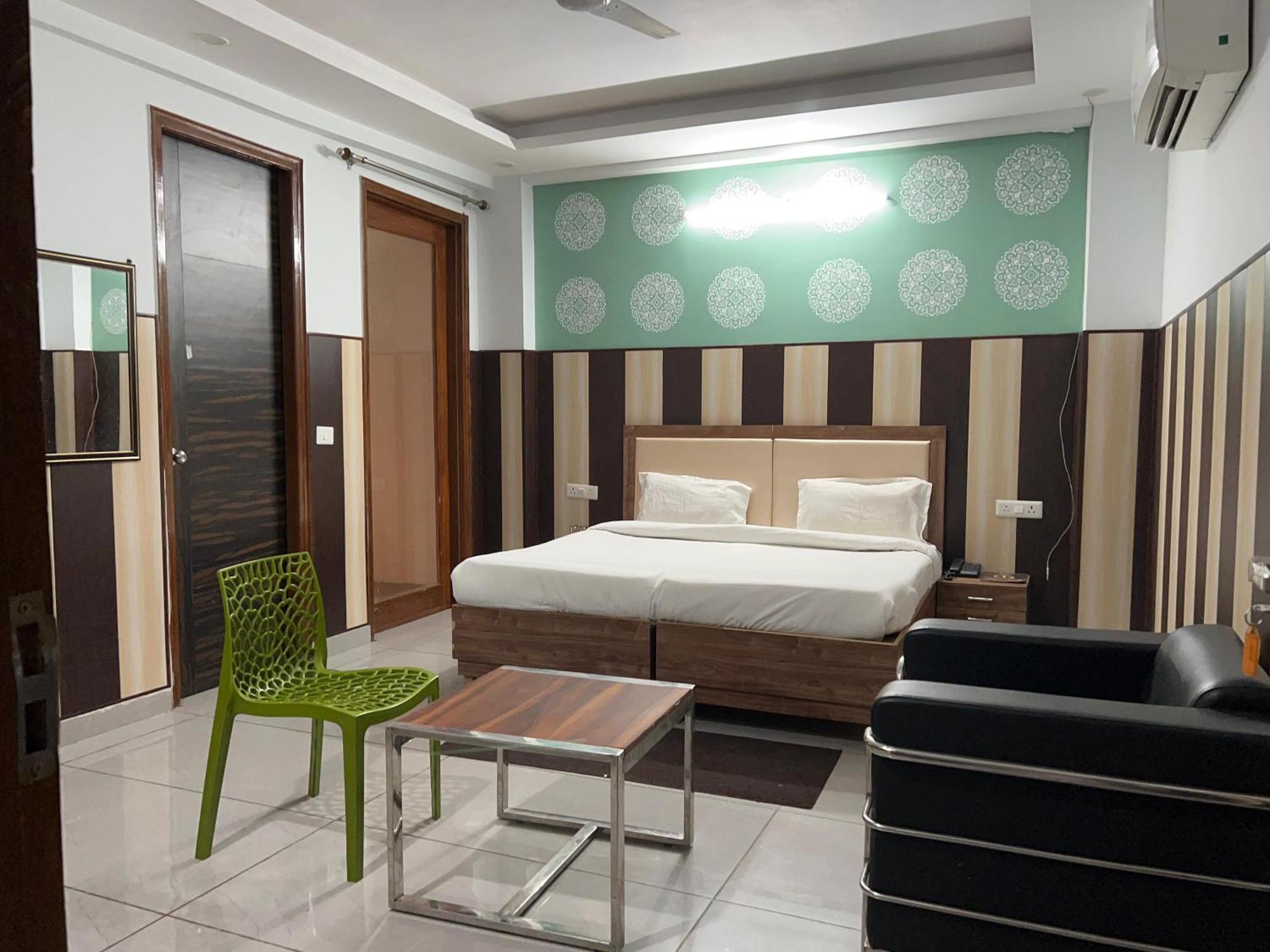 ホテル Tanvi Premium Residency Near Artemis Hospital, Gurugram グルガウン エクステリア 写真